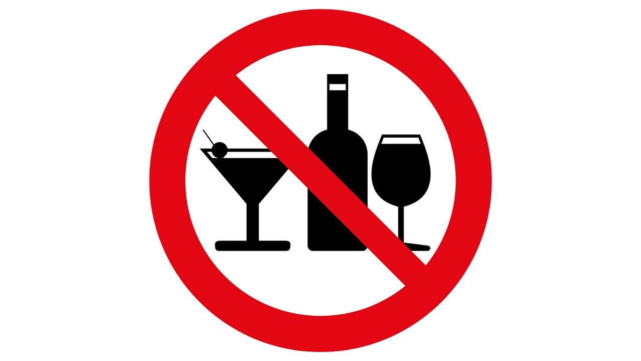 Drinking alcoholic beverages is prohibited on the Dukan diet